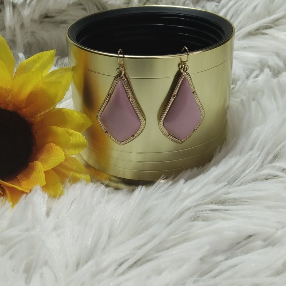 Pink tear drop shape earrings